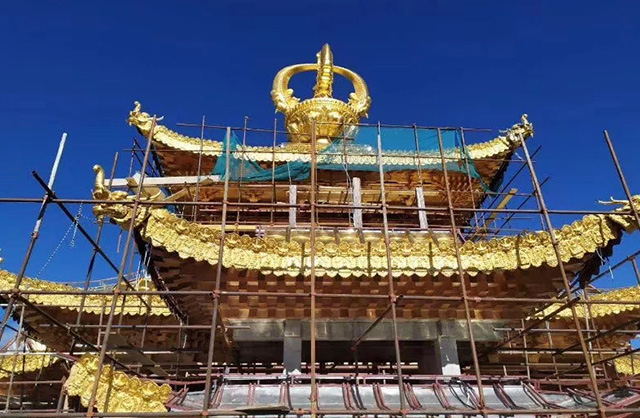 藏區(qū)銅瓦頂貼金