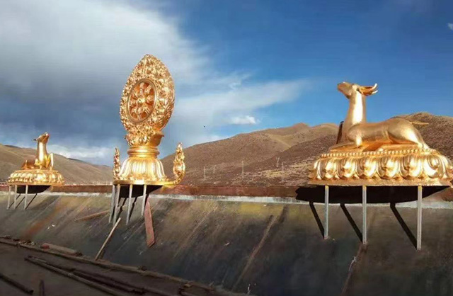 西藏外雕塑裝飾貼金