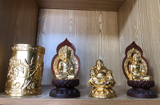 貼金筆筒，佛像